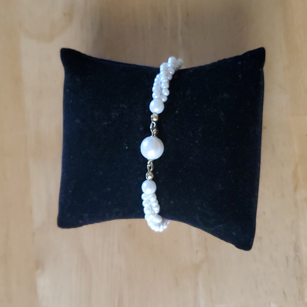 Twisted faux pearl bracelet, 7 inch
